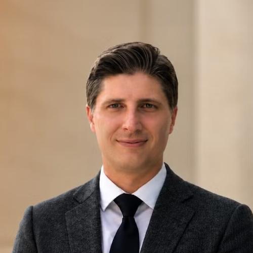 Daniel Hamlin Headshot