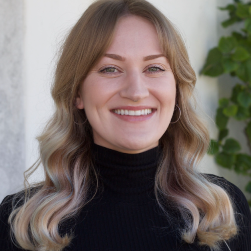 Emily Hires headshot